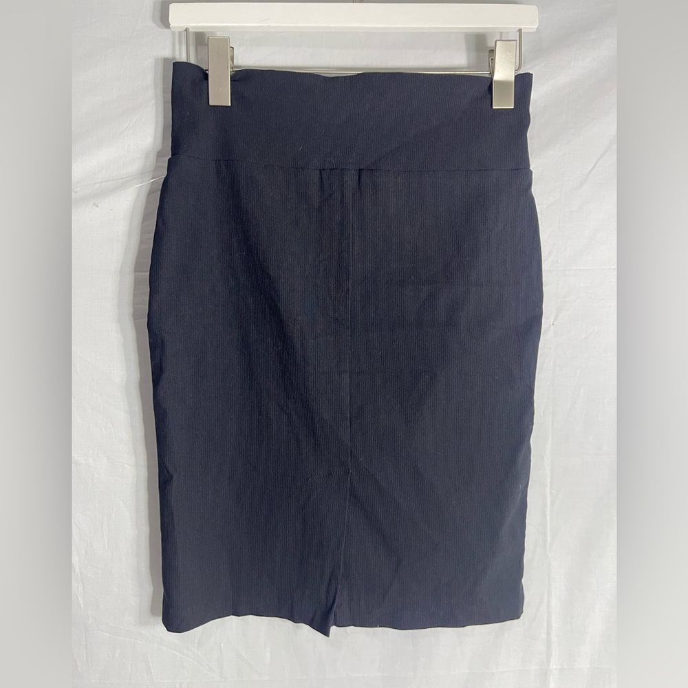 Windsor Skirt black size Medium not new but in great condition corduroy material